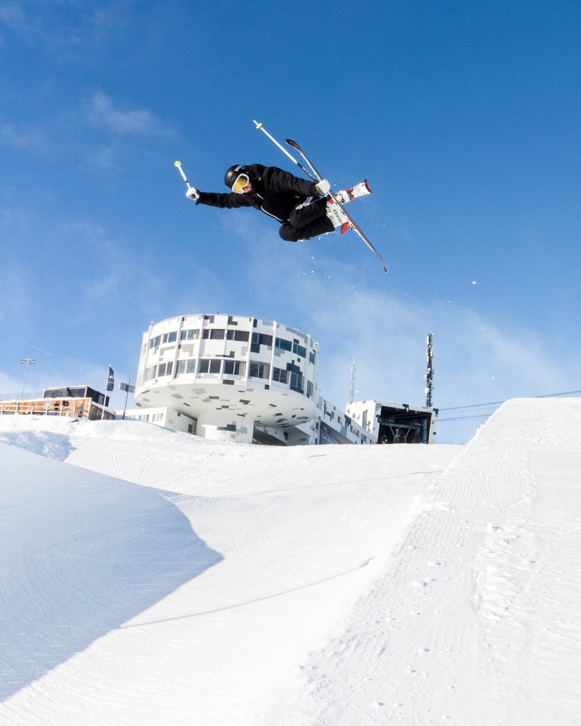 superp_nl's tweet photo. Waarom koos @isabellehanssen voor het halfpipe skien? "Het is eigenlijk nooit een keuze geweest, dit is waar ik gelukkig van word, dit is wie ik ben". Dus ook bij moeilijke omstandigheden vecht zij door om haar doelen te bereiken! Echte SuperP mentaliteit. #wearesuperp #superp https://t.co/rLq6kdRiok