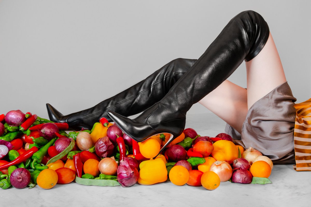 le_silla's tweet image. Let your legs do the talking wrapped up in sexy #black leather.
Be the most desirable in #LeSilla EVA over the knee stretch #boot: lesil.la/2156_black