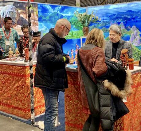 TodungLubis's tweet photo. Merayu wisatawan Norwegian utk mengunjungi destinasi wisata yang indah dan menawan. #Reiselivsmessen https://t.co/FcxGXtxmny