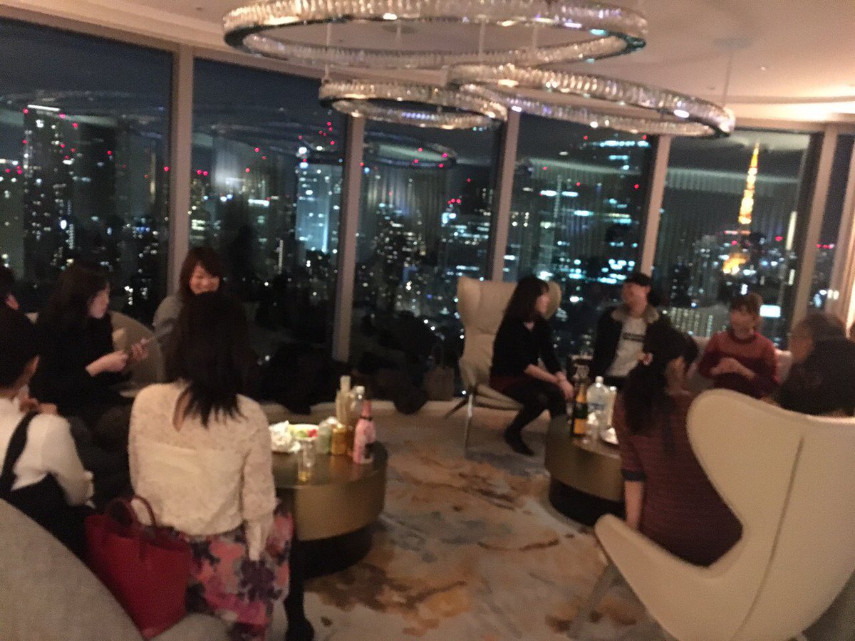 lovetwo_mina's tweet photo. ✨✨昨夜は事務所の新年会✨✨ | 
https://t.co/GT73g3gYzR
#Justyモデルエージェンシー #勝島和歌子社長 @#lovetwo @#ピンクレディーユニット @#顔が疲れていたのでスーパー美白加工 @#乃木坂高級マンションラウンジ #新年会 @#懐かしい友人@#渋谷でお茶 @#銀座 @#数寄屋バーグ @#繁盛店 https://t.co/YxVg4ze8RK