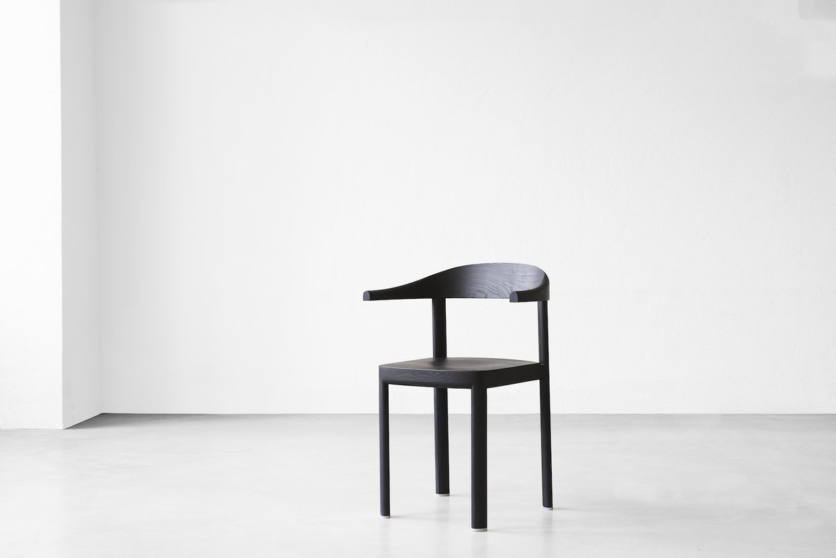 Sohomodstore's tweet photo. Solid Wooden Curv Chair by Jörg Boner https://t.co/WWDz7iun98 #chair #wood #soidwood #wooddesign #dark #darkchair #curvchair #modernstyle #minimalistdesign #livingroom #diningroom
#furnitureideas #furnituredsign #ideas #design #simlicity #creativity #furniturestore #sohomod https://t.co/ImXxwgoE6U