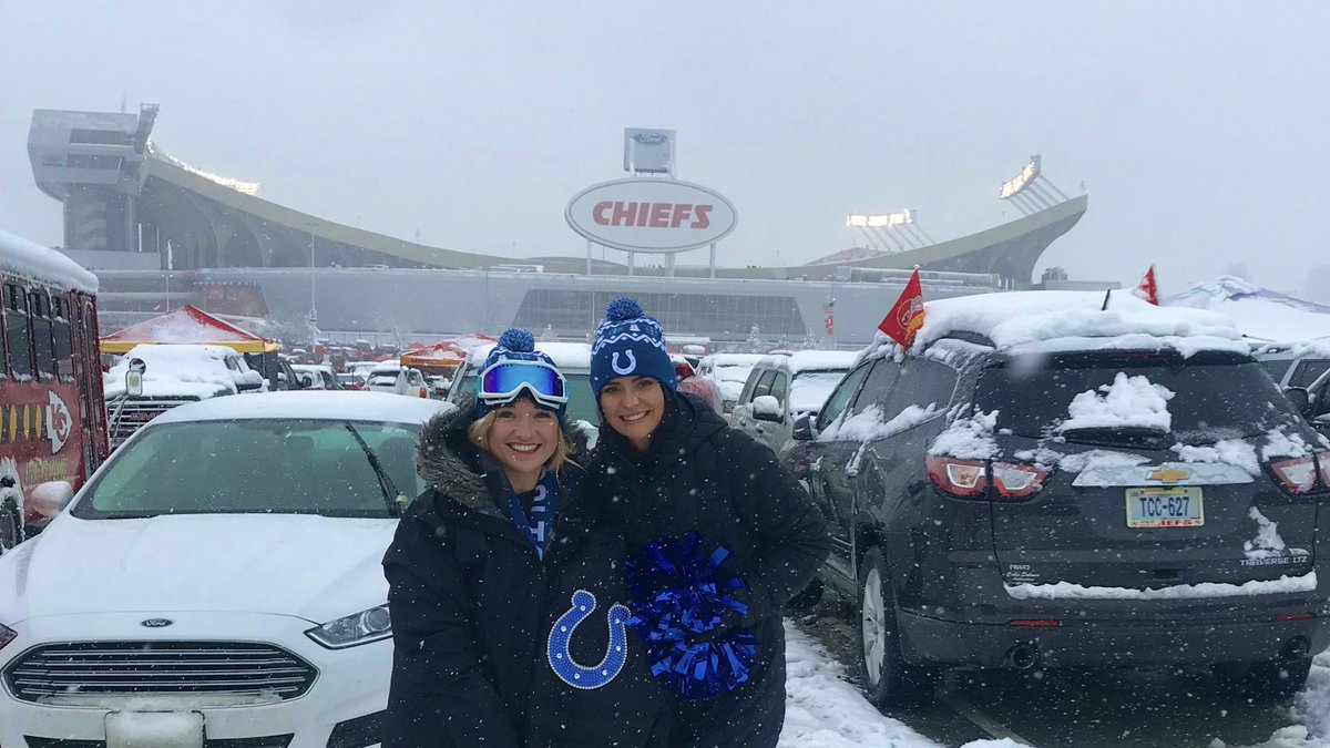 CC_BaileyS's tweet photo. WHAT. A. WEEKEND. So glad we survived the blizzard to watch our guys play! Can someone answer a question for me though, why do players not wear long sleeves during a blizzard? 😂 https://t.co/42EvOniZ93