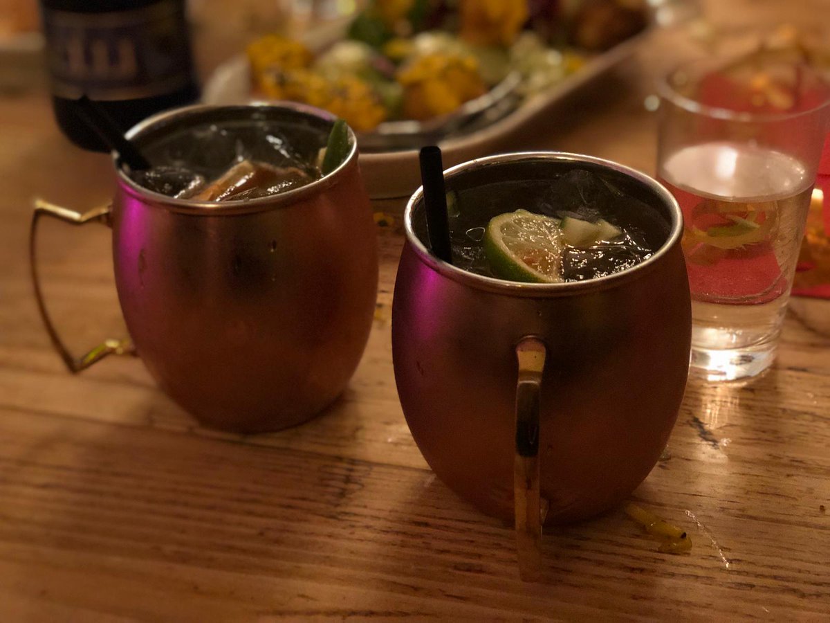 voomers_consult's tweet photo. Auch wenn uns der Alltag schon wieder hat, träumen wir noch von den leckeren Cocktails unserer Weihnachtsfeier!
#voomers #voomersconsult #interior #architects #retailconsult https://t.co/TYx4QnvM54