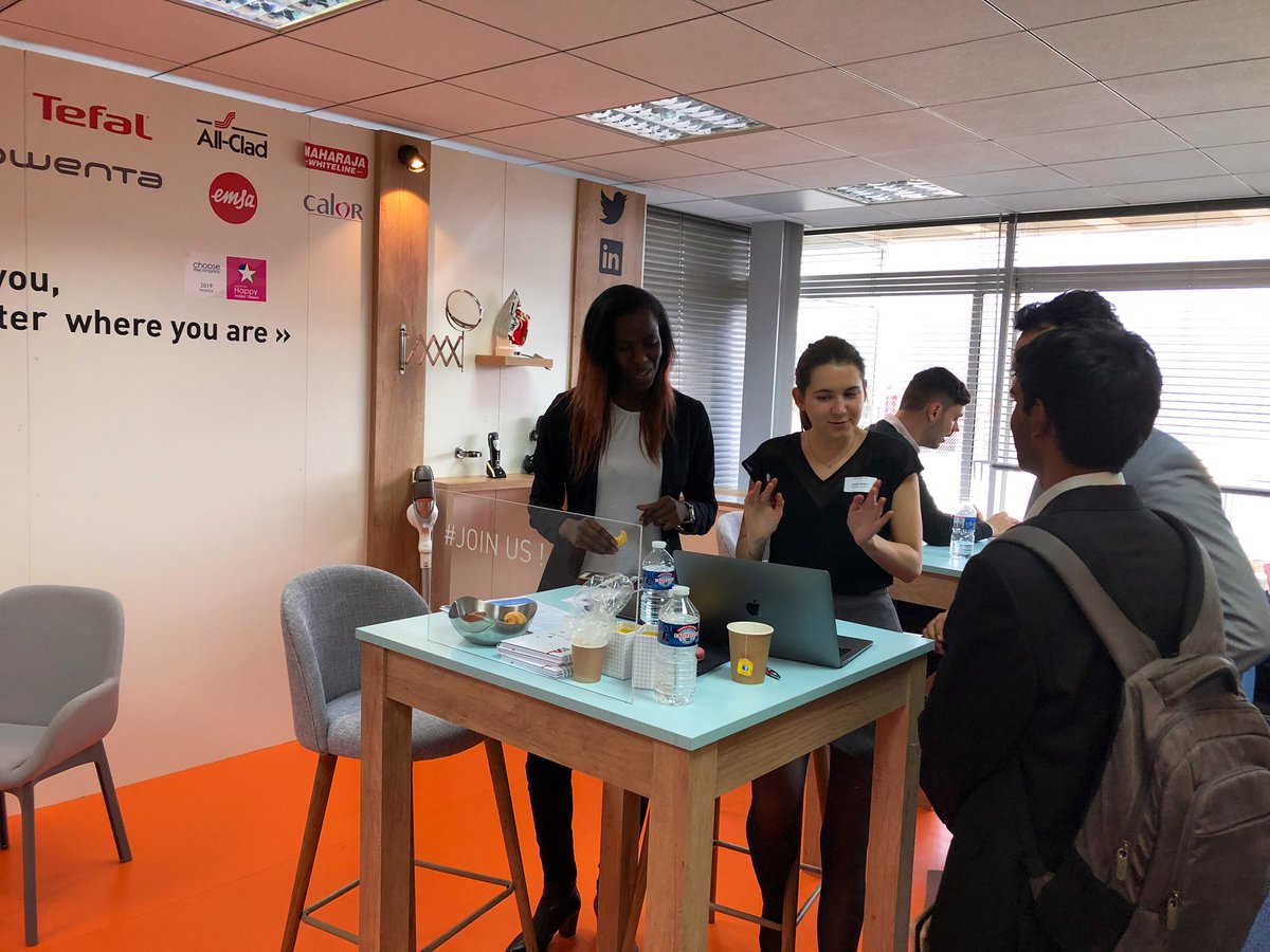 EMLYON's tweet photo. Les équipes du @GroupeSEB accueillent nos étudiants sur leur superbe stand au Careers Forum 👌
#earlymakers https://t.co/uE8l7DjBmI