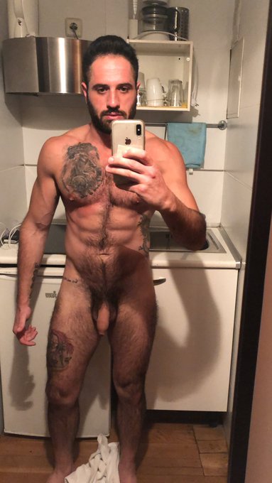 Completo y al desnudo para luchar contra el frío de Madrid ? https://t.co/w2W7Z089Rg