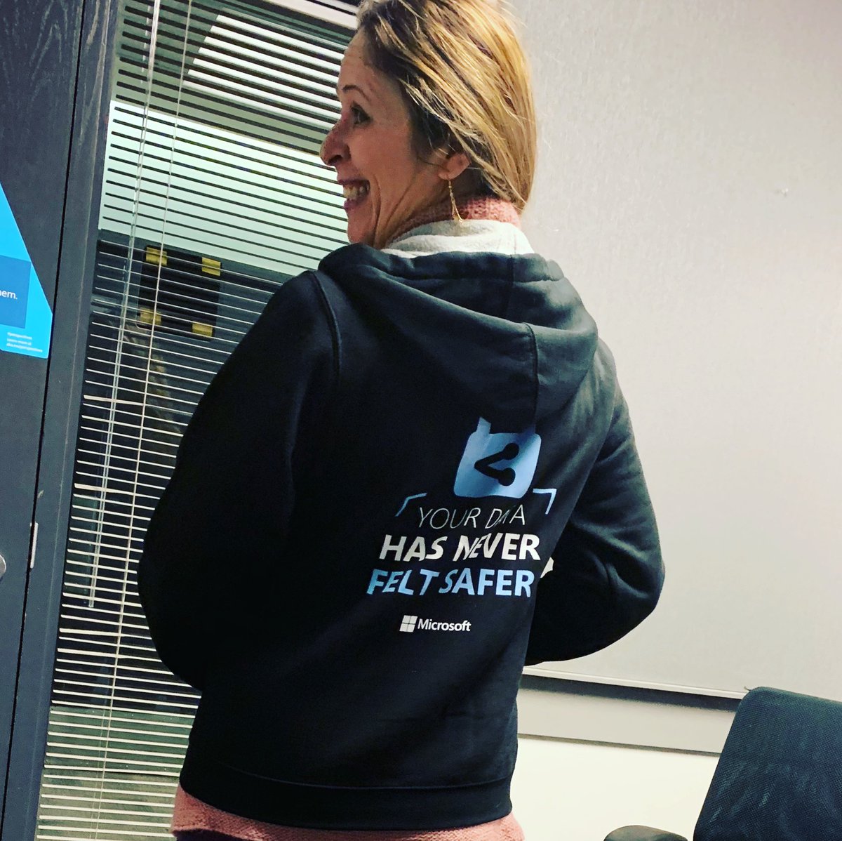 mavi_e's tweet image. Wear protection to work! #AIP #MIP #Information_protection #microsoft