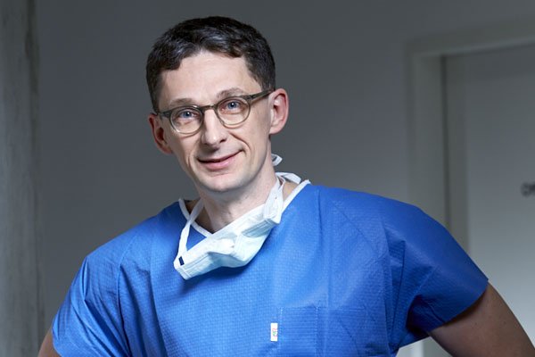 euc_nazdravi's tweet photo. Hallux valgus (vbočený palec) je deformita nohy, se kterou se mohou
pacienti obrátit na naše odborníky v Canadian Medical v rámci jednodenní
chirurgie. Problematiku přibližuje ortoped doc. Rastislav Hromádka:

https://t.co/RPWnGNOYka

#CanadianMedical
#ortopedie https://t.co/wGlkl78Lkb