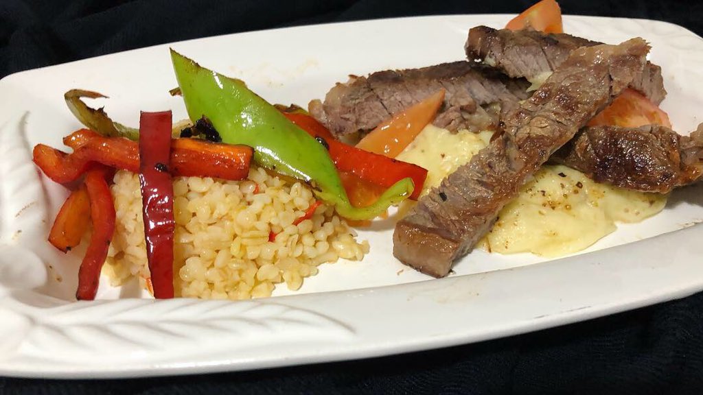 #meat #eat #antrikot #yemek #lezzetli #sunum #biber #kırmızı #afiyet #olsun #kremalımutfak #mutfak #tarif #pratik