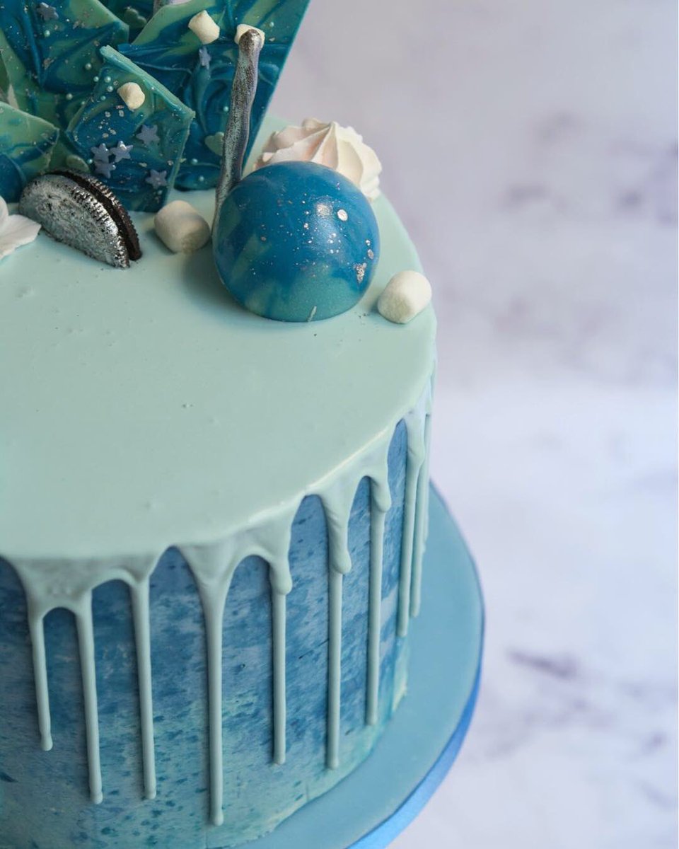 mericake's tweet photo. 💙💧Blue Drip Cake💧💙
Tarta de zanahoria, especias naranja y nueces con crema de queso y vainilla para un cumple sorpresa
Gracias Mikey, espero que a tu chico le encantara la tarta! 😊
https://t.co/obkQZZ2upO
#dripcake #birthdaycake #carrotcake #mericakes #barcelona https://t.co/edRCQzJIZ5