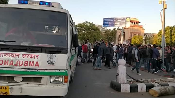 HarGovindMeen20's tweet image. #StudentFutureMatter #RASmains2018
#justicewithOBC 
#Extend2018Mains 
सरकार चाय पिने और पतंग उड़ाने में व्यस्त हैं व युवा सड़क पर बैठा है
कैसा लोकतंत्र है ये
@SachinPilot 
@ashokgehlot51 
@RahulGandhi 
@hanumanbeniwal 
@Gulab_kataria 
@Rathore_BJP