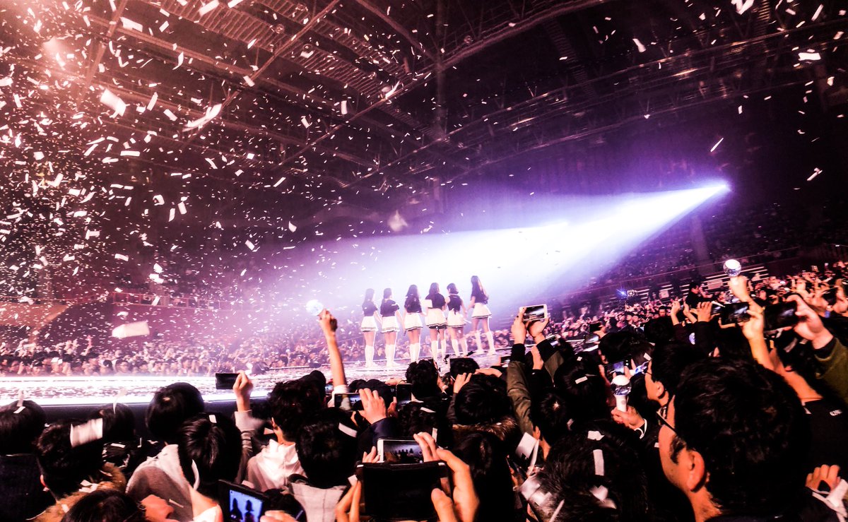 _mademydayz's tweet photo. GFriend, a girlgroup coming from a small company was highly underestimated when their debut EP "Season of Glass" dropped. They said GFriend just another group destined to disappear. But, look at them now. Look at how far they've come. #4EverWithGFRIEND https://t.co/ZZSkdSSfm2