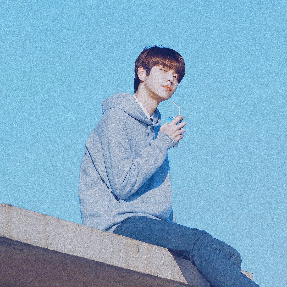 txtsaurus's tweet photo. An aesthetic gift to my fellow TXT dreamlights. Enjoy. :P

#SOOBIN #edit https://t.co/fNsPBzupTG