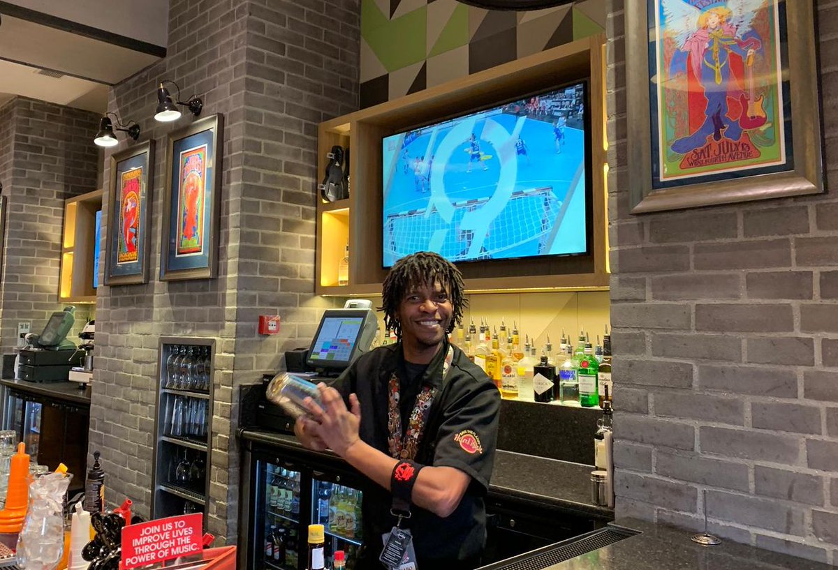 Looking for a warm place to watch the Handball matches today? Say no