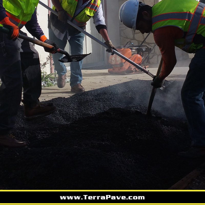 TerraPaveInc's tweet photo. #MaintenanceMonday 🚧 Adhesion is a bond betwn sealant material &amp; the crack or joint sidewall or bond betwn asphalt cement &amp; aggregate. #TerraPaveInc for commercial #paving jobs

#pavers #LAPavers #OCPavers #IEPavers #asphalt #pavement #ParkingLotPavers #HOA #SupportLocal https://t.co/MjrW8BQLmt