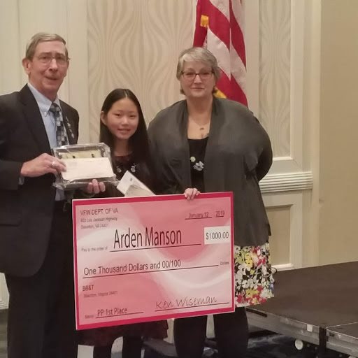 wakefieldschool's tweet photo. On Jan.12, Arden Manson ('25), became the 2018 Patriot’s Pen Virginia State Champion! As one of the top 3 finalists out of 1,500 submissions, Arden read her essay "Why I Honor the American Flag," to a packed audience at the Veterans for Foreign Wars Winter Conference. https://t.co/I9kZS1jqvs