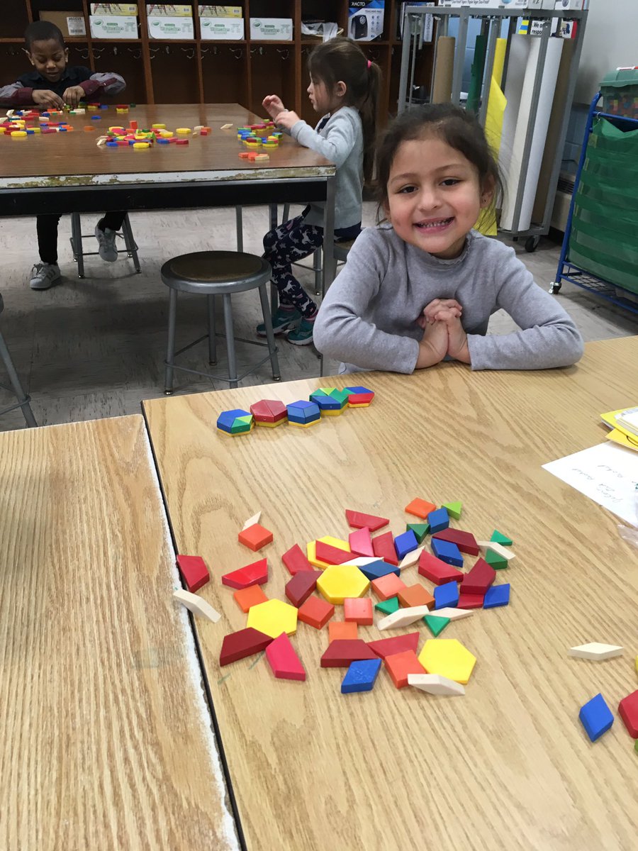 mathgeekSuzanne's tweet image. The kinder gardeners I Mrs. Rosalia’s class are making different hexagon sandwiches.