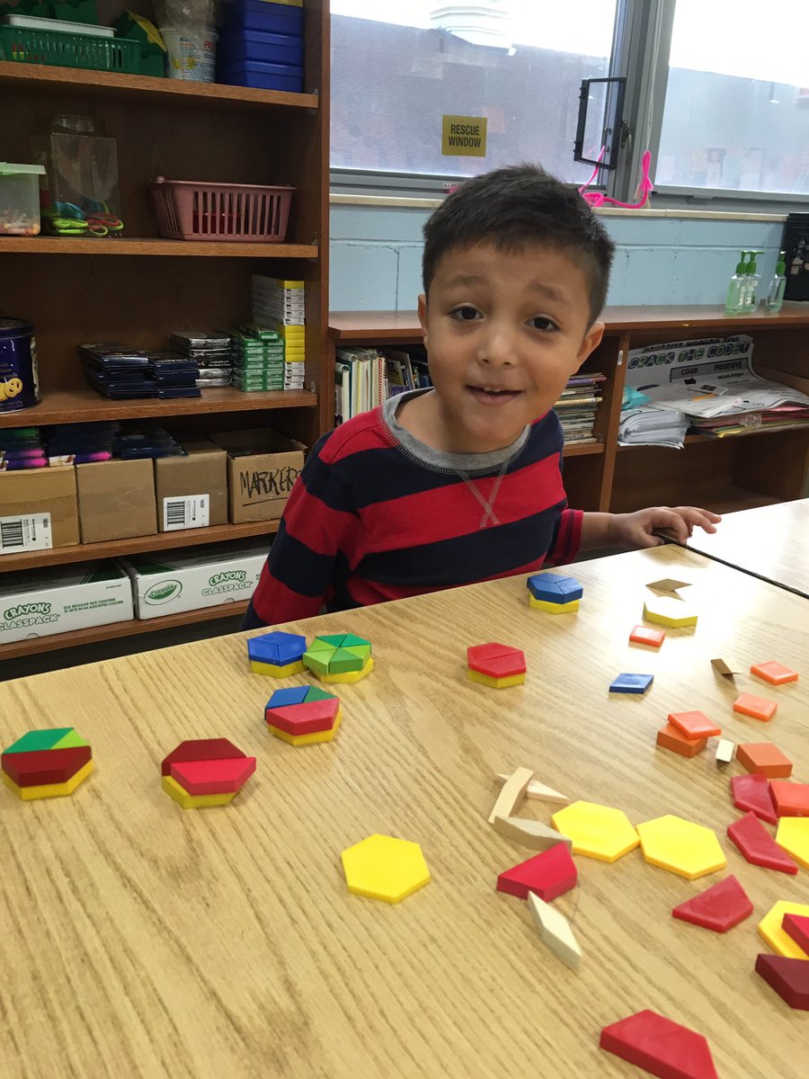 mathgeekSuzanne's tweet image. The kinder gardeners I Mrs. Rosalia’s class are making different hexagon sandwiches.