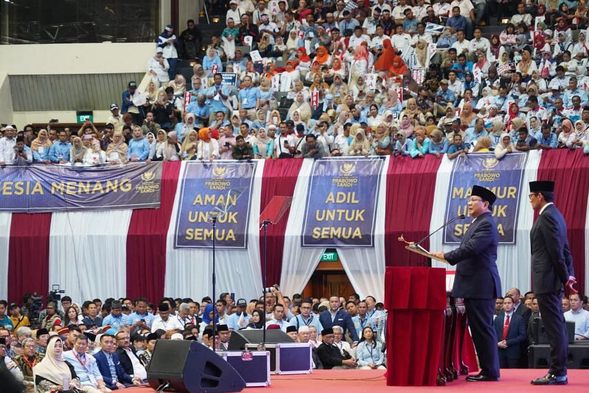 sandiuno's tweet photo. Saya dan Pak @prabowo memohon doa dan restu dari seluruh masyarakat Indonesia agar bisa mewujudkan apa yang rakyat Indonesia harapkan, yakni perbaikan dalam ekonomi. https://t.co/jRgFaQtWaT