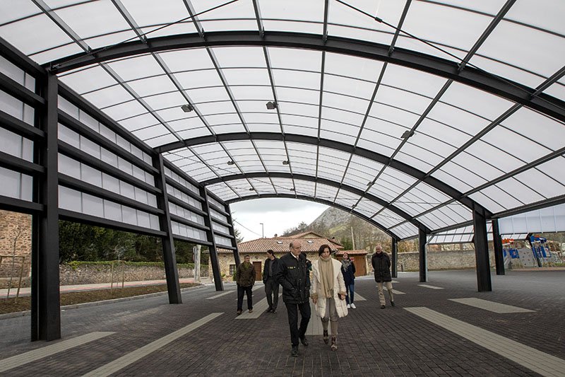 .<a href="/cantabriaes/">Gobierno Cantabria</a> y <a href="/AytoCorrales/">Ayto. Los Corrales de Buelna</a>  destinan 300.000 euros a crear un nuevo espacio de #ocio en #Barros. ow.ly/vm0030nj4hl