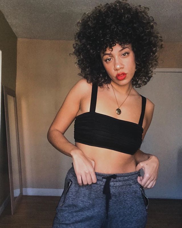 Barbie_Conga's tweet photo. True story my hair has been flourishing ever since I stopped letting other people cut it. I have been trimming my own hair the past few months and my hair has just been on point. I say my fro is my plant, I have been pruning it and loving it. I always wa… https://t.co/E6m0WjrPOC https://t.co/jT851n6bk3