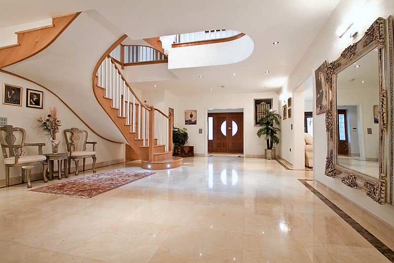 Statonsllp's tweet image. Finished to the highest specification including a built in music system, controlled lighting is this stunning, well-proportioned #DetachedHouse of approximately 6257 sq ft. #7Bedrooms  #PrivateRoad #PremierLocation #Elstree #100ftSouthWestFacingGarden bit.ly/2STjEOx