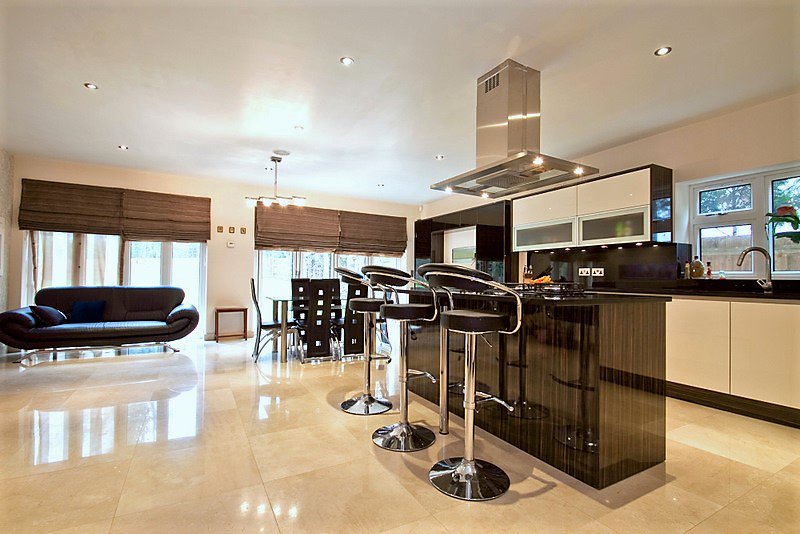 Statonsllp's tweet image. Finished to the highest specification including a built in music system, controlled lighting is this stunning, well-proportioned #DetachedHouse of approximately 6257 sq ft. #7Bedrooms  #PrivateRoad #PremierLocation #Elstree #100ftSouthWestFacingGarden bit.ly/2STjEOx