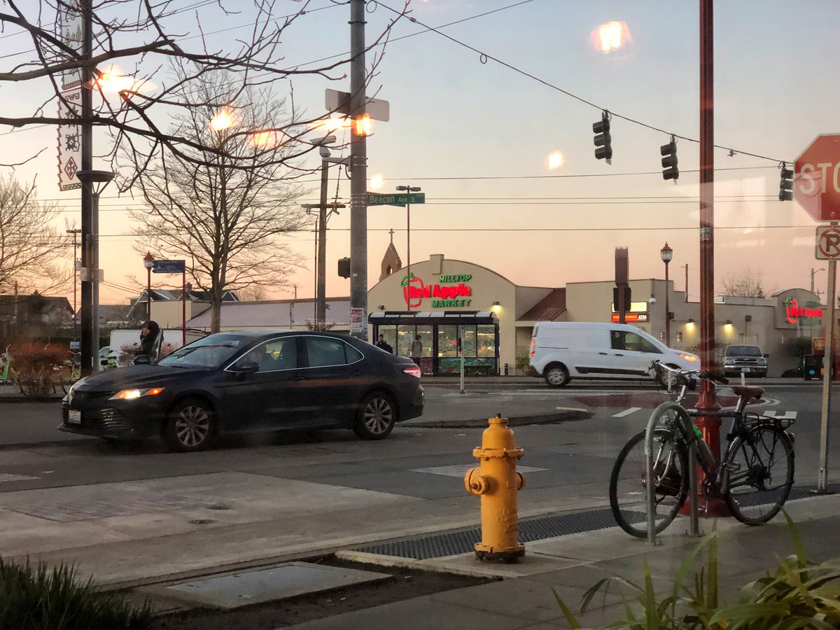 seabikeblog's tweet photo. Absolutely beautiful morning for a bike ride. Tweet a photo from your bike commute! #ViaWhat #SEAbikes https://t.co/jynCugyrZk