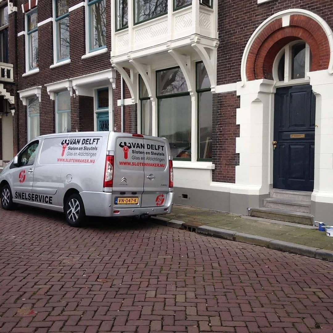 Vandaag hebben wij dit monumentale pand mogen beveiligen met een meerpuntsluiting. Ook uw huis beveiligen tegen inbraak? Neem contact met ons op. ☎️010-2736300
#meerpuntsluiting #slotenmaker #locksmith #monument #beveilinging #inbraakpreventie