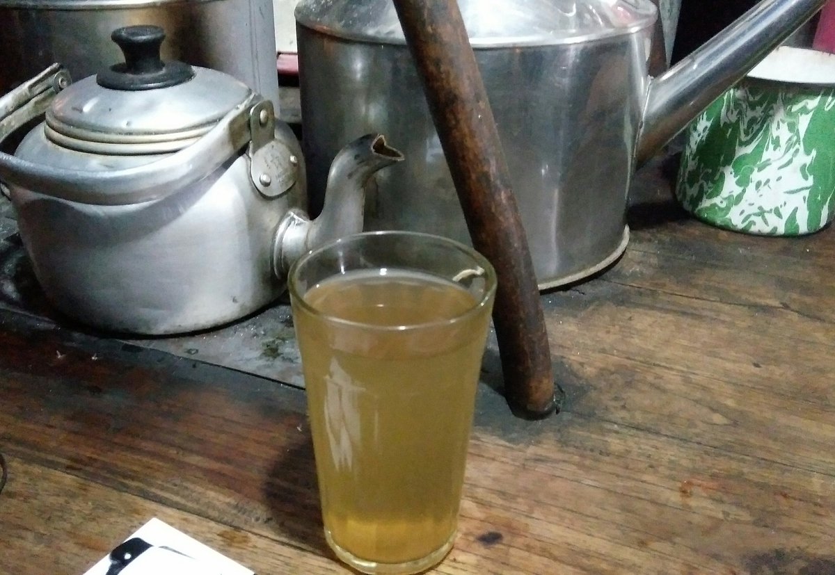 segelas wedang jahe panas menghangatkan suasana... *enaaa ~~