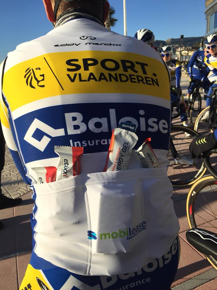 EtixxBENELUX's tweet photo. Het Etixx bevoorradingsteam stond klaar in Calpe voor de renners van Sport Vlaanderen - Baloise!

L’équipe d’approvisionnement d’Etixx était prêt à accueillir les coureurs de Sport Vlaanderen – Baloise à Calpé!

@TeamSVB #FuelledByEtixx #ProudPartner #Trainingsstage #FuelYourGoal https://t.co/YGTz4FN3u8