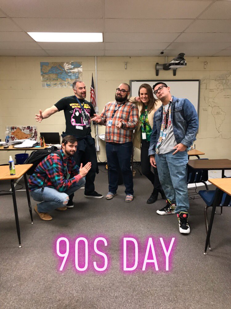 Mr_AlexGarcia's tweet photo. 90s day #reebokpump #savedbythebell #ACSlater #homecomingweek #WheelerHigh https://t.co/sTlpAPOTX6