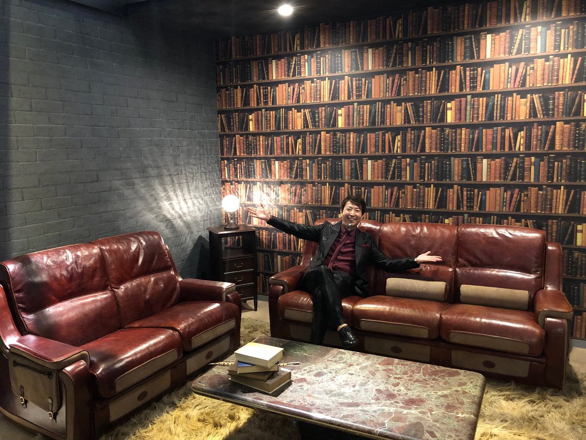 有村昆 映画コメンテーター Roomdeco かねたや さんにて 展示中の 有村昆 プロデュースの映画部屋で 本日トークショーでした 参加していただいた皆さんと一緒に 魔法学園 風なお部屋と 海賊 酒場風なお部屋です サメ映画 特集と 映画クイズ 有村昆 映画コメンテーター Roomdeco かねたや さんにて 展示中の 有村昆 プロデュースの映画部屋で 本日トークショーでした 参加していただいた皆さんと一緒に 魔法学園 風なお部屋と 海賊 酒場風なお部屋です サメ映画 特集と 映画クイズ