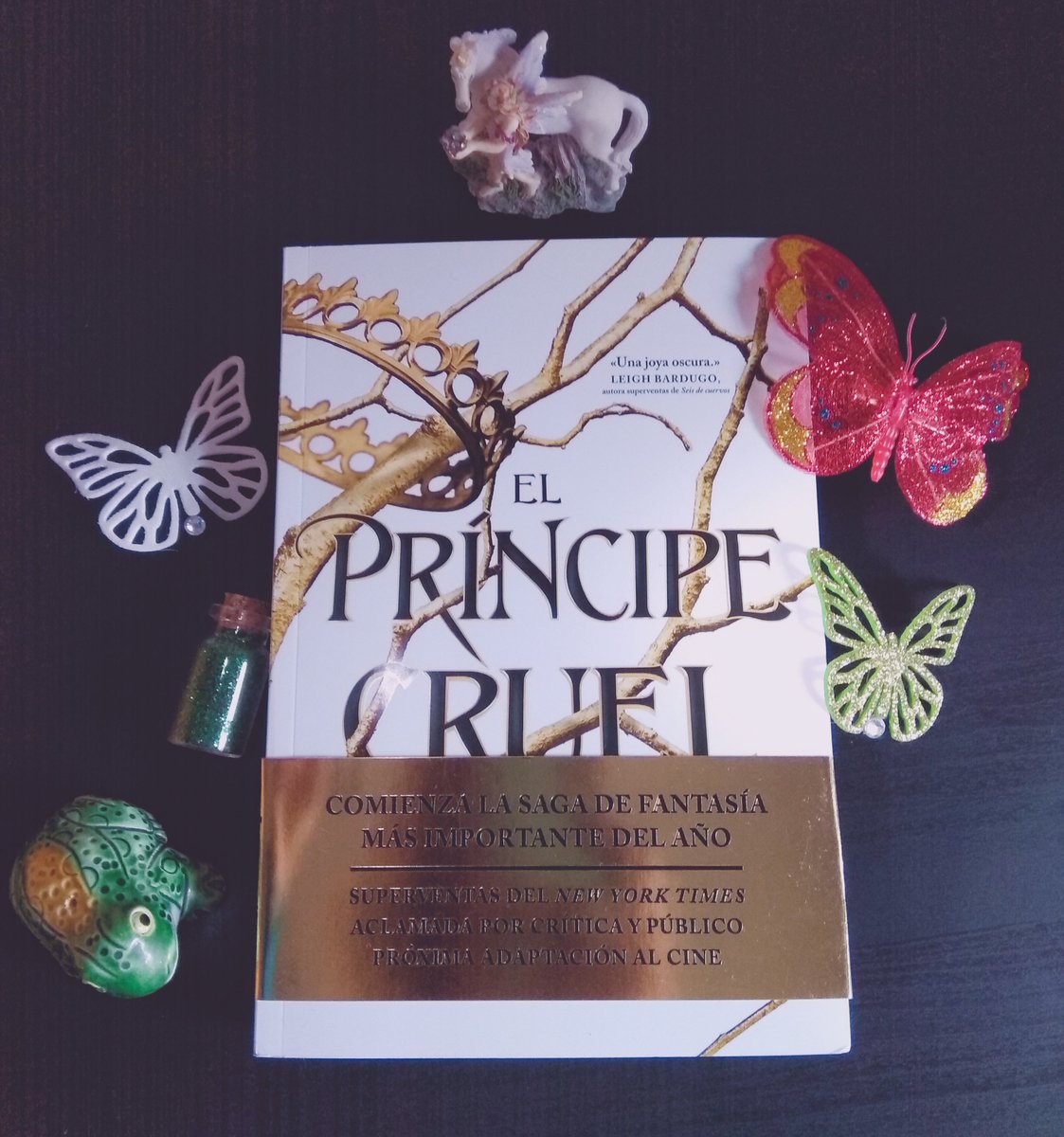 Ya tengo en mi poder esta joya de la fantasía y quedo a la espera del envío del relato 'Una visita a las tierras imposibles' por parte de @EdHidra #Elpríncipecruel @hollyblack #HollyBlack