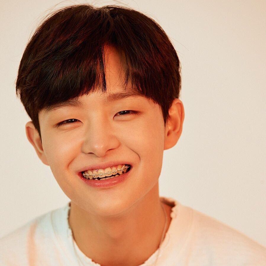 matesrona's tweet photo. I feel scared for jihoon and doyoung tomorrow, give them some love guys 🥰 they deserve that 💕 #YG_TREASURE_BOX
#YG보석함
#YGTREASUREBOX 
#DebutTeamAJihoon 
#YGSILVERBOYS https://t.co/uZSlE1HGjj