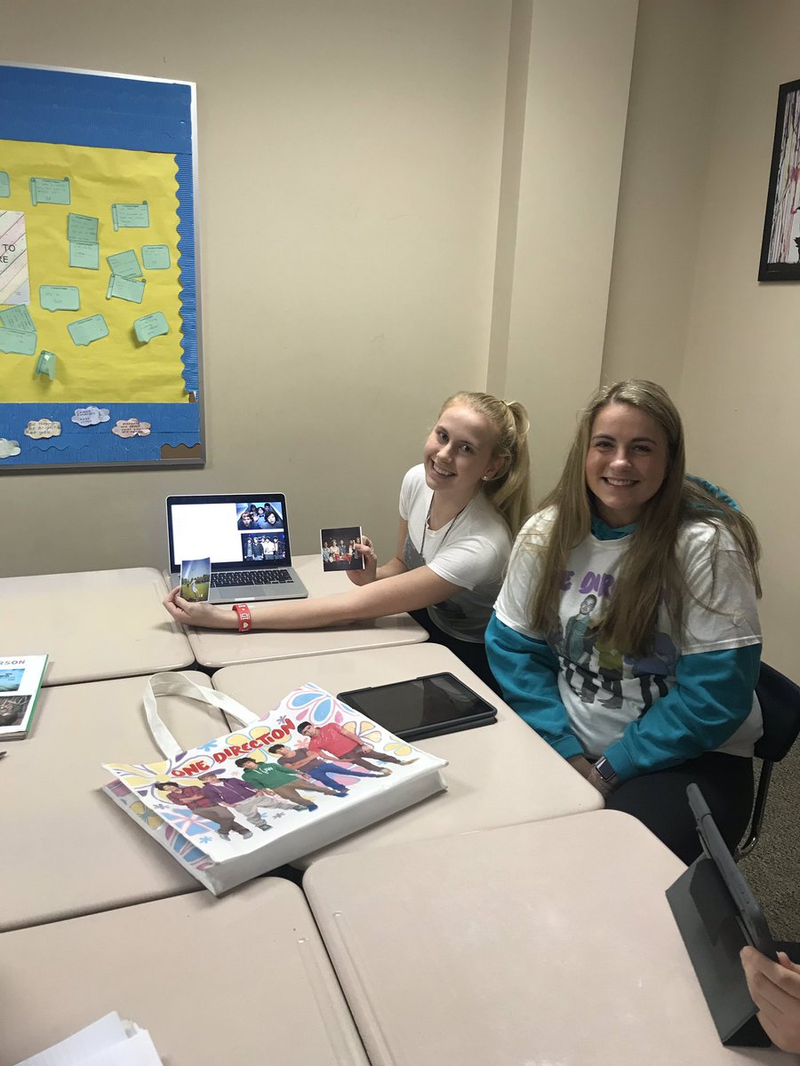 UMTerps1987's tweet image. More Humanities Ss share music love through small-group presentation. @isd719 @DrBezek @DrTStaloch @PLHSLakers #Elvis #EasyMac #OneDirection #Coldplay #Queen