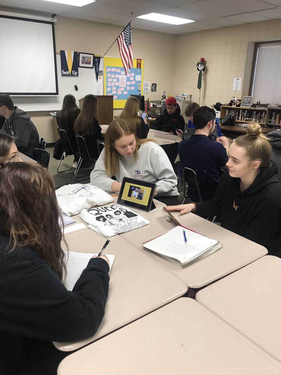 UMTerps1987's tweet image. More Humanities Ss share music love through small-group presentation. @isd719 @DrBezek @DrTStaloch @PLHSLakers #Elvis #EasyMac #OneDirection #Coldplay #Queen