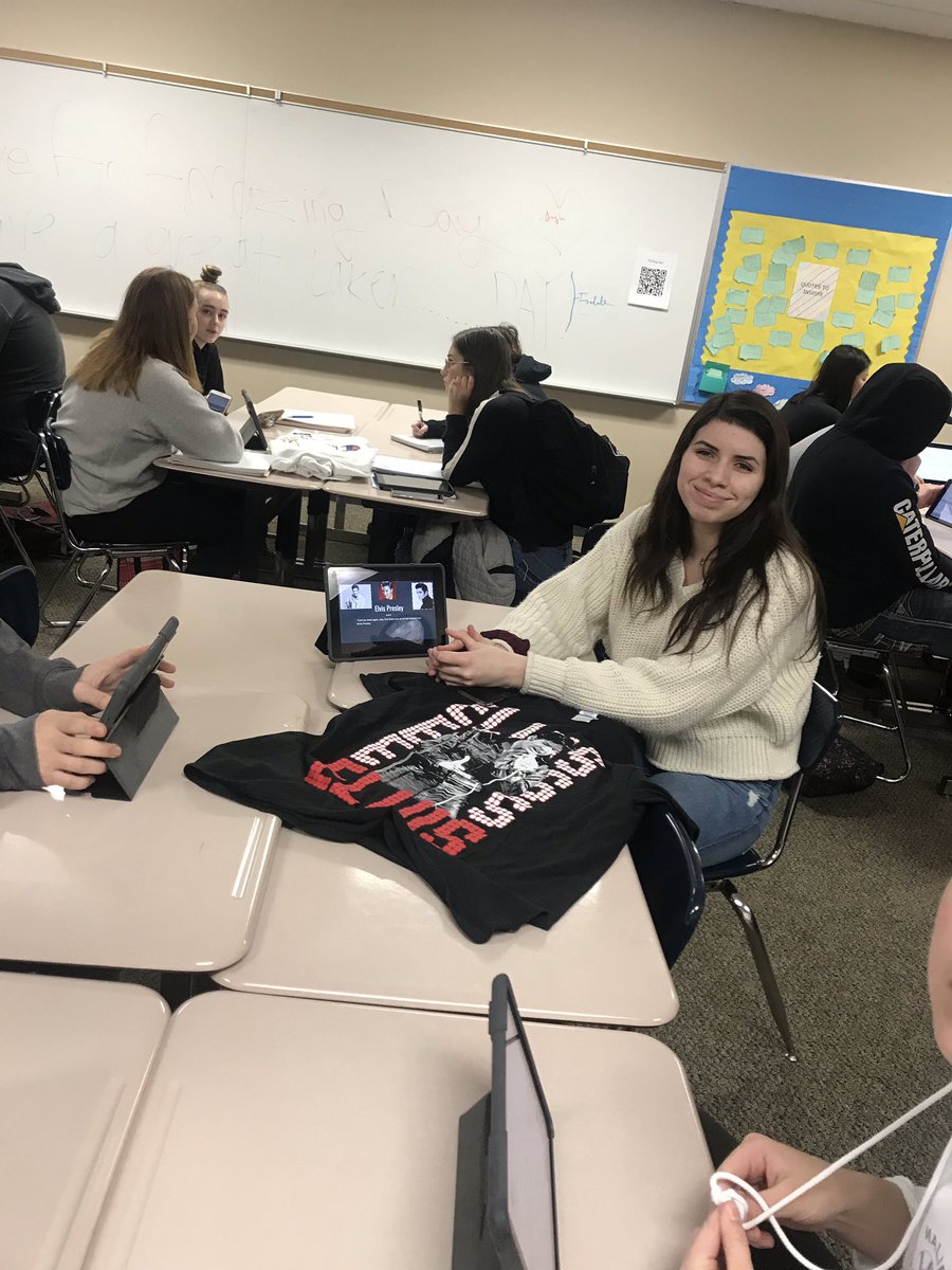 UMTerps1987's tweet image. More Humanities Ss share music love through small-group presentation. @isd719 @DrBezek @DrTStaloch @PLHSLakers #Elvis #EasyMac #OneDirection #Coldplay #Queen