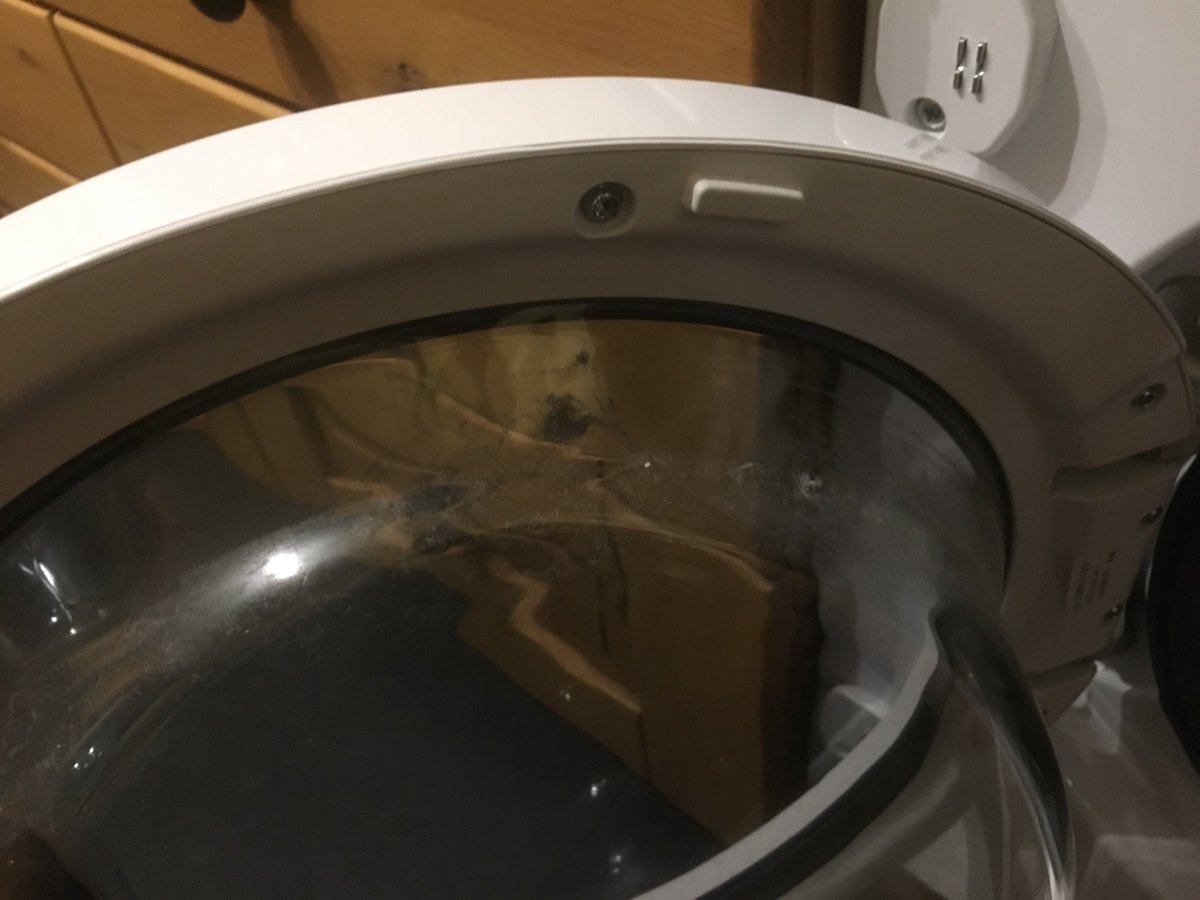 emz492's tweet photo. @beko also It’s a washer dryer that leaves lint all over the door seal and glass when it’s finished which washes into the next load. It’s not fit for purpose but again told it’s unfixable but engineer put no fault found on paperwork. It’s 2 month old https://t.co/ayOSDhmrpj