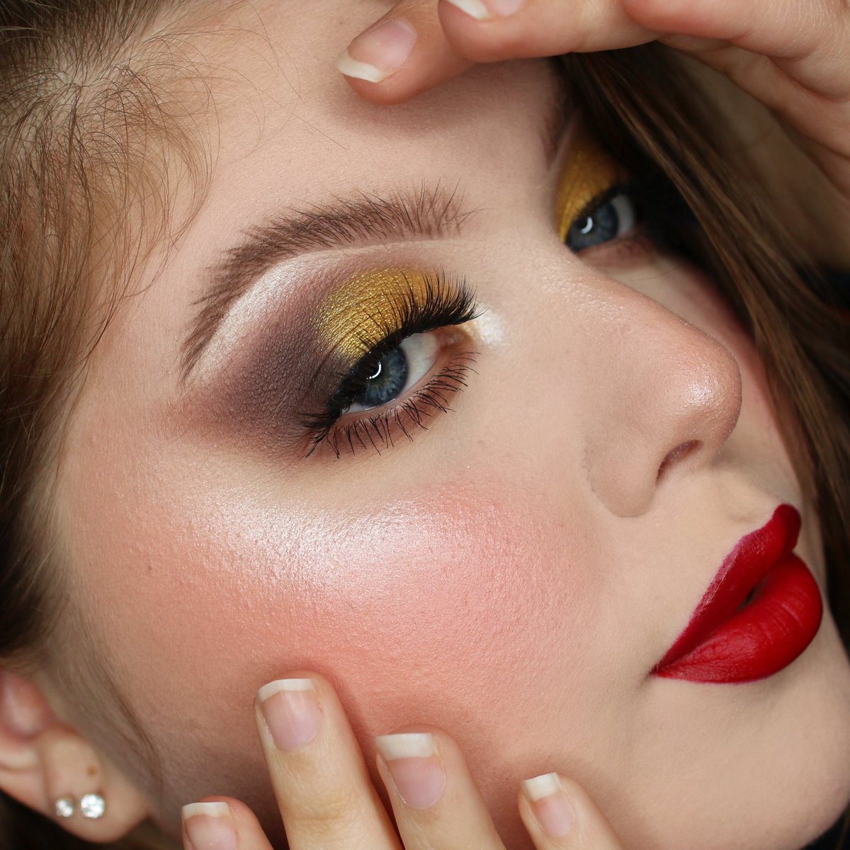 ❤️💛
@MannyMua733 #LunarBeauty life’s a drag palette + medusa highlighter + liquid lip in selene
@ColourPopCo jelly much shadow in origami + super shock blush in get leid
@milkmakeup kush mascara + lip & cheek in perk + sunshine skin tint
other details: https://instagram.com/p/BsntojGhpPH/