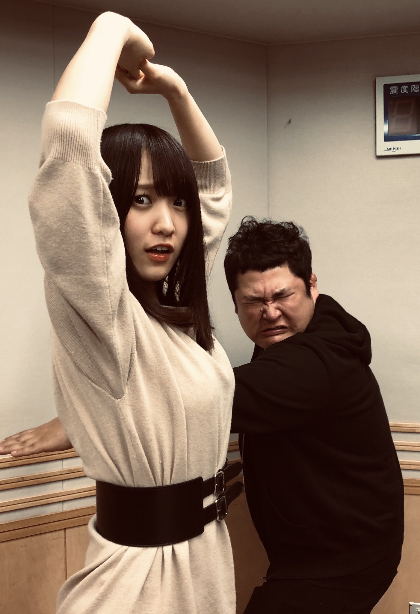 欅坂　脇汗  / X