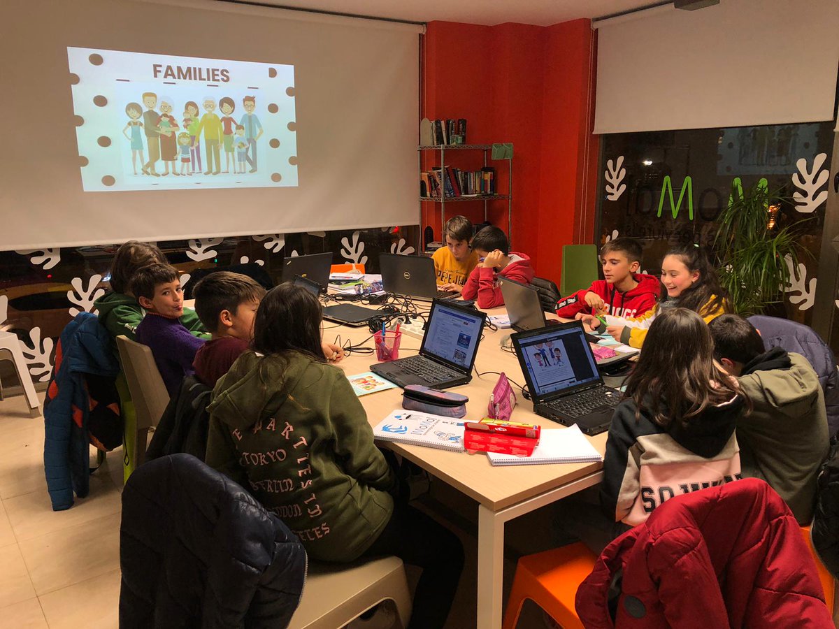 momanewschool's tweet photo. 🧓🏼👩‍👧🧑🏽👧🏼👨‍👩‍👧‍👦👶🏼 FAMILIES 👵🏼🧒🏼👦🏼🤰🏼🧔🏼👩🏼🤱🏼👴🏻👨‍👧‍👦

#MoMaNewSchool #MoMaClasses #families #Manresa #learningenglish https://t.co/Hs697Hivc6