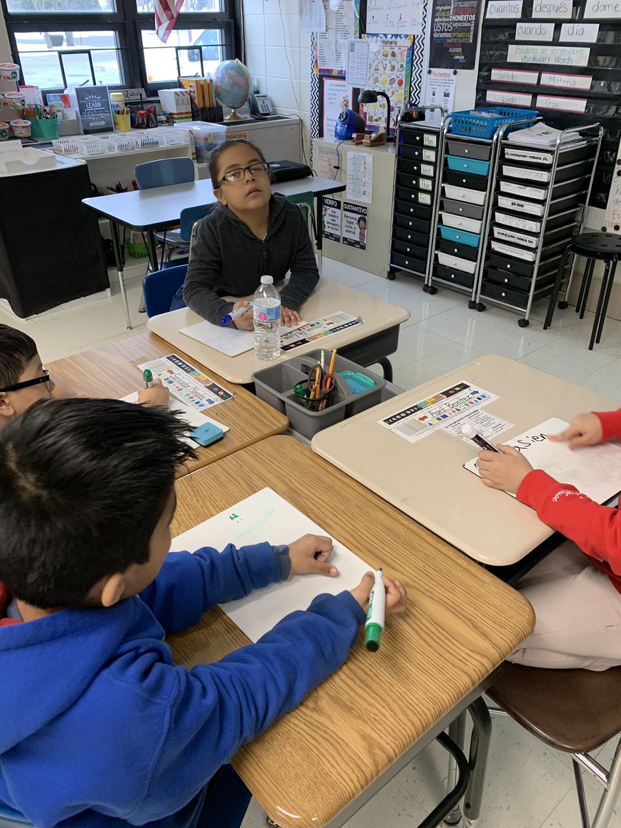 MrsVRubio's tweet photo. Writing one thing that learn about Introducing Yourself to Others. #ASD4All @ArmyTrailASD4 #socialskills #elementary #duallanguage #introducingyourself https://t.co/SEjhwdFE8h