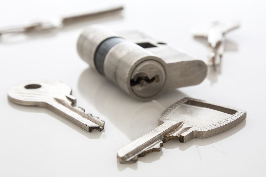 Csantc's tweet photo. RT @Ruvisys: Año nuevo pero los 'cacos' siguen haciendo de las suyas. No olvides que la #seguridad es muy importante: instala cerraduras antibumping  en tu #hogar.

Disponemos de un amplio catálogo, ¡consúltanos!

#serrallers #cerrajeros #girona https://t.co/9VxauEoIGU