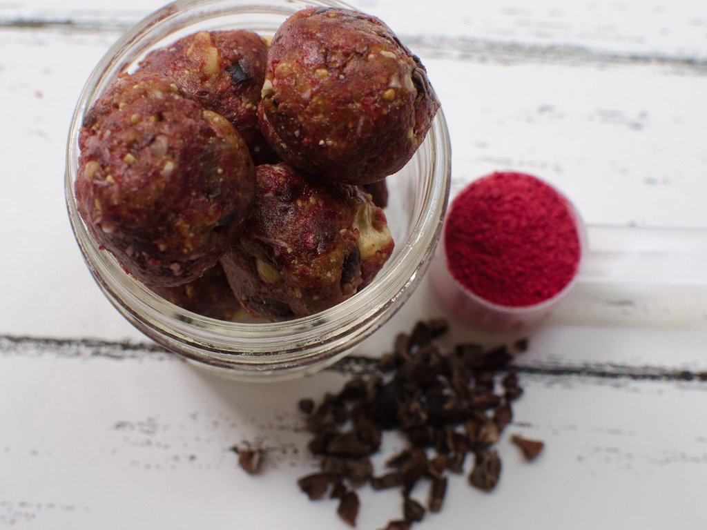 These raspberry bliss balls are heaven! 🙌 Super easy to make and full of goodness. Want the recipe? Check out our Instagram for details! 💫