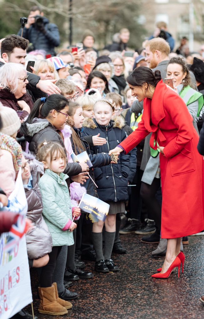 KensingtonRoyal's tweet photo. 👋 Thank you to the huge crowds that came out to greet The Duke and Duchess of Sussex in Birkenhead today! #RoyalVisitBirkenhead https://t.co/NpOrU5fYv2