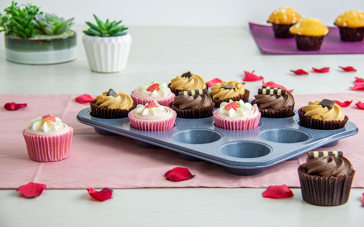 SQ_Professional's tweet photo. The new speckled non-stick #bakeware range has arrived. Check out all the products here: https://t.co/UbgLE6KZv0 #sqprofessional #cookware #deal #nonstick #bakingitbetter https://t.co/FMw4WKOZMJ