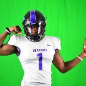 MarcusManuelJr5's tweet photo. My official visit was lit🔥🔥 and met a cool group of guys thank you to @SBU_CoachKlund for giving a chance to play for a great program. https://t.co/CBt3q2atUZ