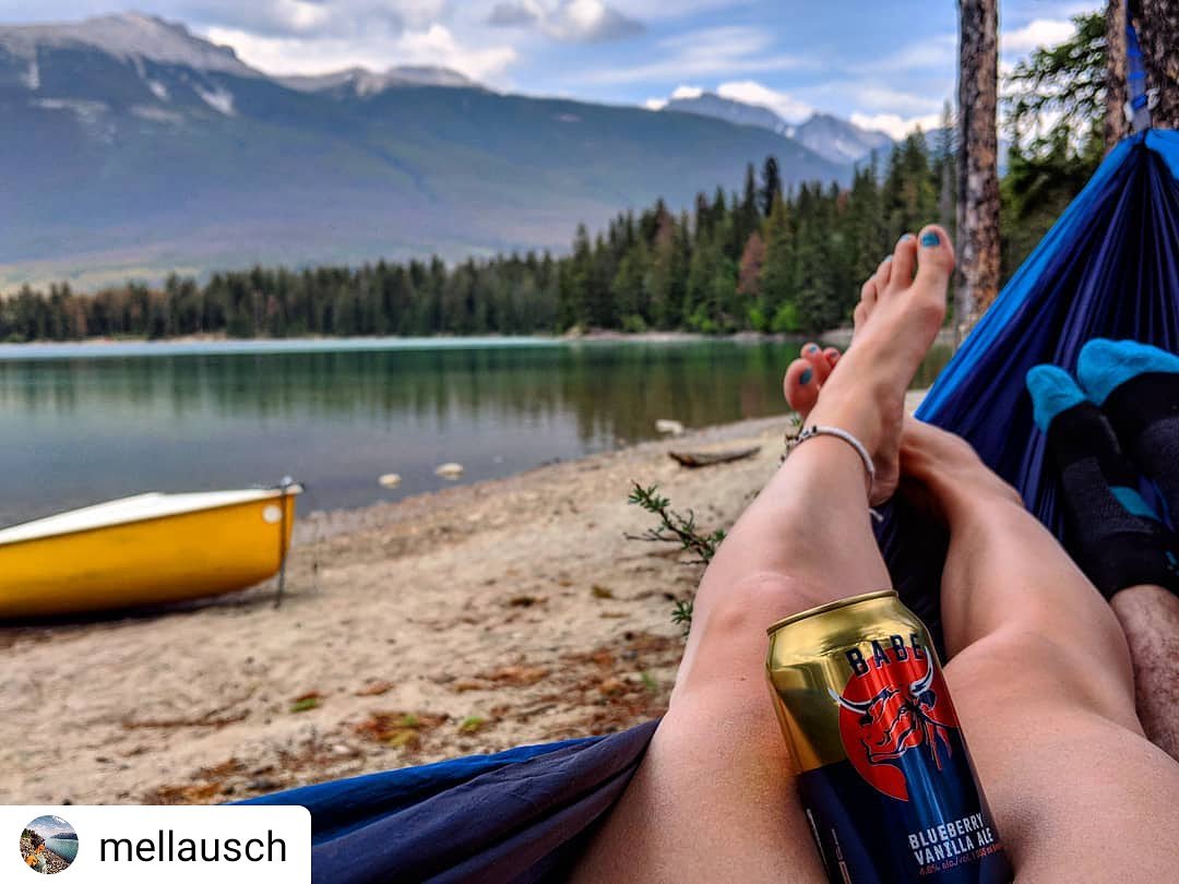 WoodBuffaloBrew's tweet photo. Hands up if you would like to be in a hammock by a lake with a babe right now? 🤚
•
•
•
#BabeBlueberryVanillaAle #wbbc #woodbuffalobrewingco #albeerta 

Thanks for the awesome shot @mellausch https://t.co/n7r1t39nWp