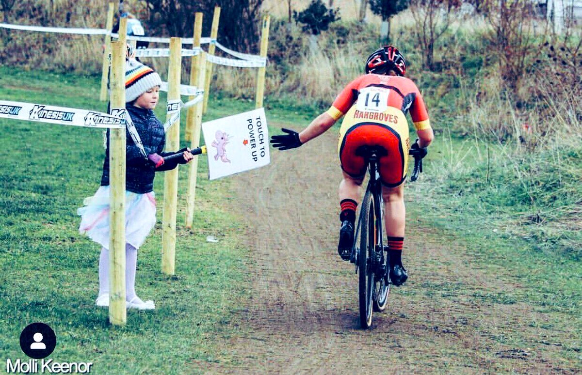 Scotty_Manley's tweet image. Love this so much - Sums Cyclocross up for me. Nationals Champs but the fun must continue! #NationalCXChamps19 @HargrovesRT @gcntweet @BritishCycling #BoostButton