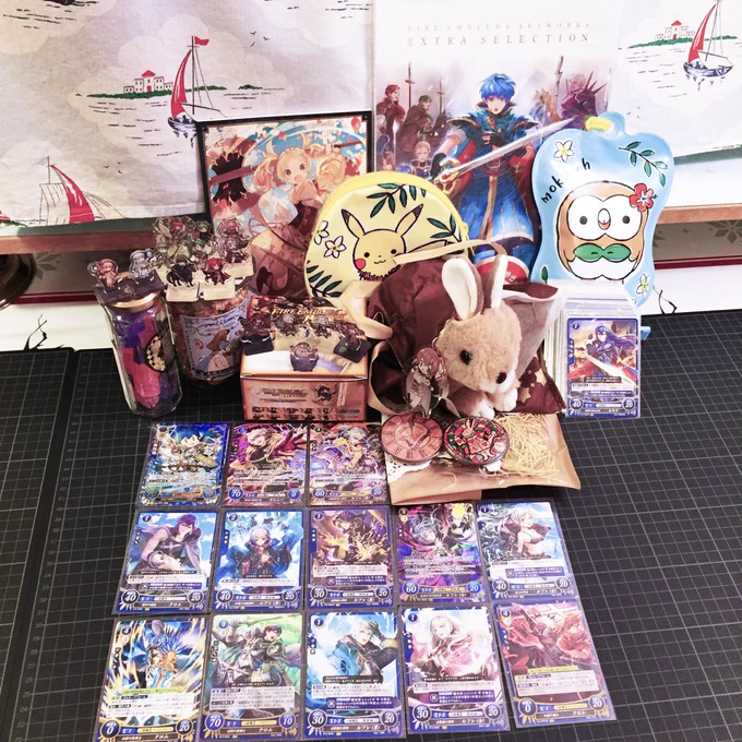 a while ago i received an overwhelming amount of gifts and robins from @teuuuuunco and @Wanilmith!!! tiny cyrus + chrobin came home from @phlavours as well! words cant describe how happy and grateful i am, i love them so much, i cant thank you enough???? 